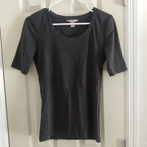 Fitted elbow sleeve t-shirt